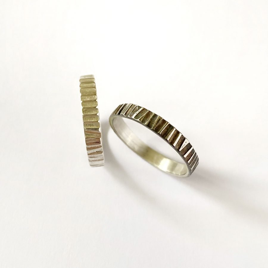 Alianzas de plata con textura martillada, alianzas originales para bodas, Milagro Rousse
