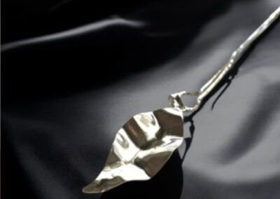 COLLAR HOJA MINIMALISTA DE PLATA, MILAGRO ROUSSE