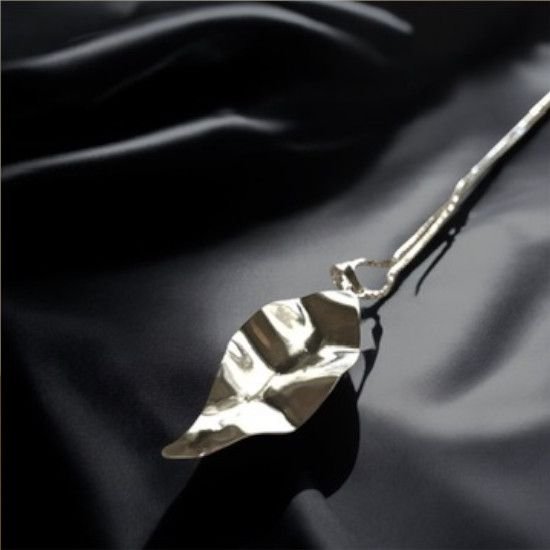 COLLAR HOJA MINIMALISTA DE PLATA, MILAGRO ROUSSE