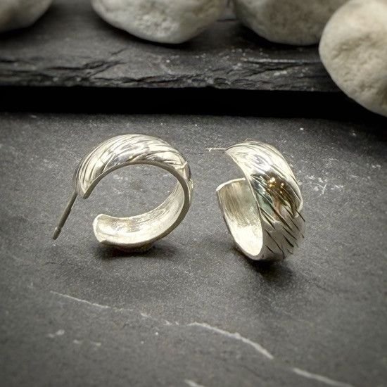 AROS PEQUEÑOS PLATA, AROS CON TEXTURA, JOYAS ARTESANALES, MILAGRO ROUSSE
