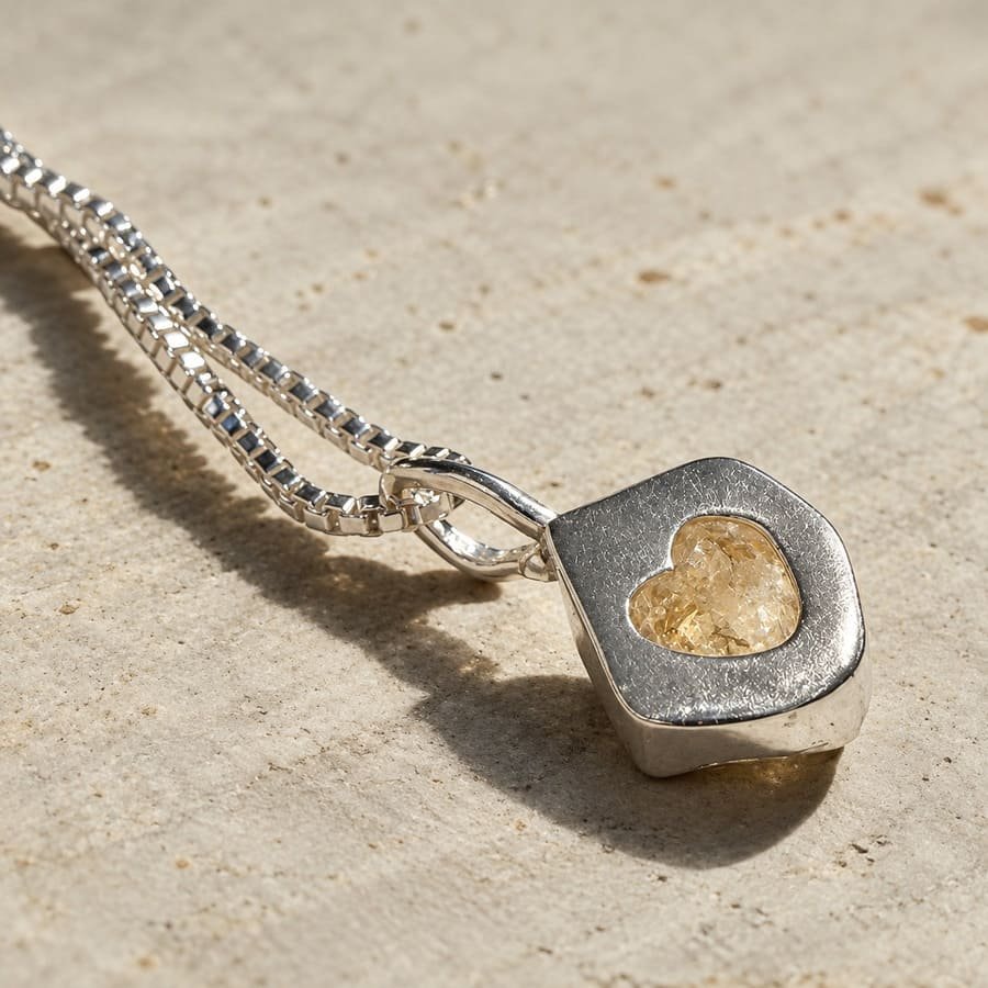 Colgante de topacio amarillo en bruto con cadena de plata, Milagro Rousse